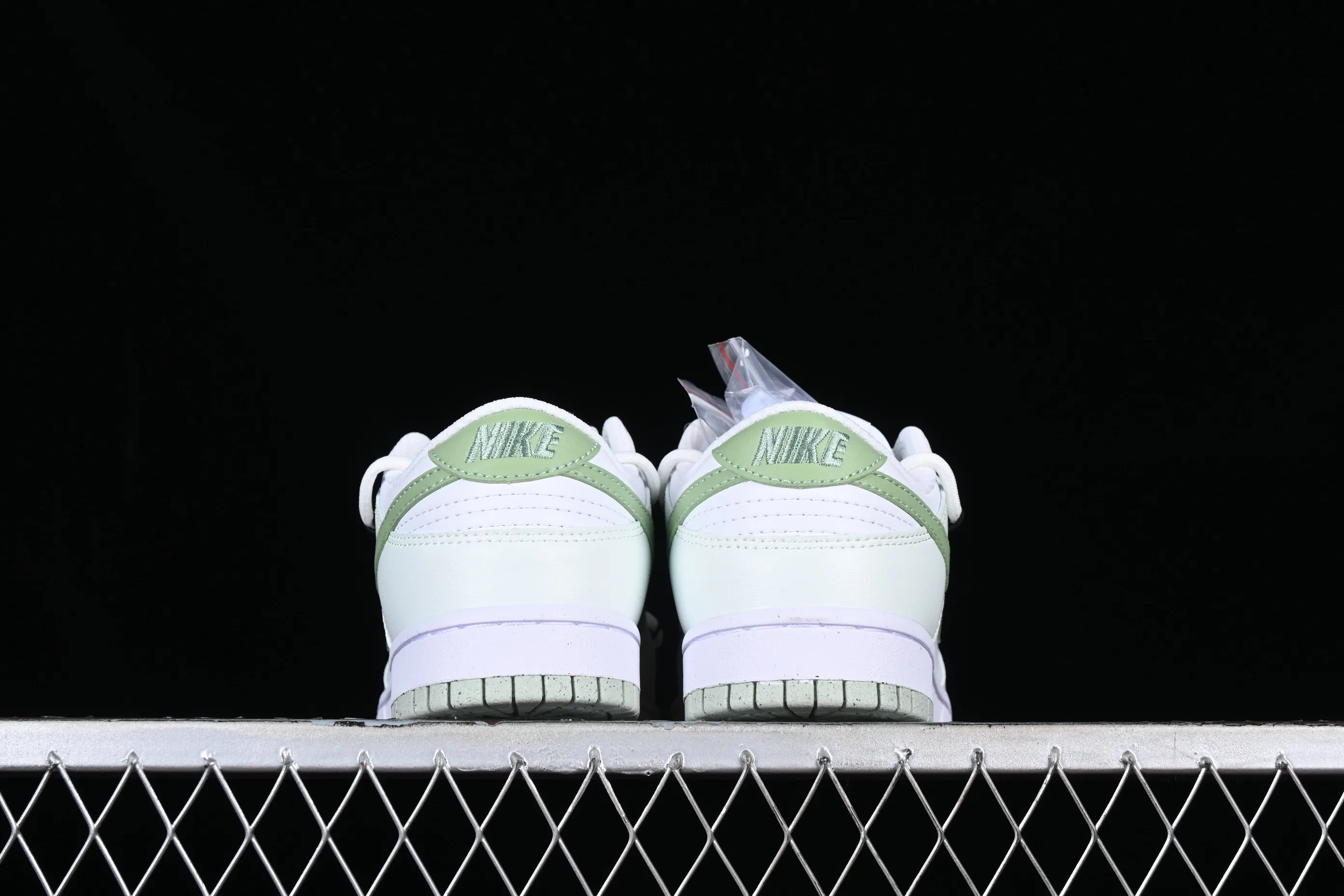 All categories Nk SB Dunk series Nk SB Dunk Low low-top sneakers J version Nk Dunk Low "White Mint" light green strap deconstruction SB smashed backboard fashion casual sneakers DN1431-102